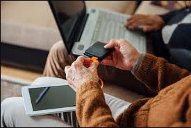 Digitale Kompetenzen für Senioren und Seniorinnen
